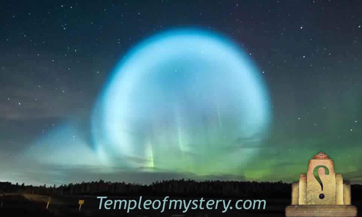 كرة بيضاء متوهجة تظهر في سماء سيبيريا